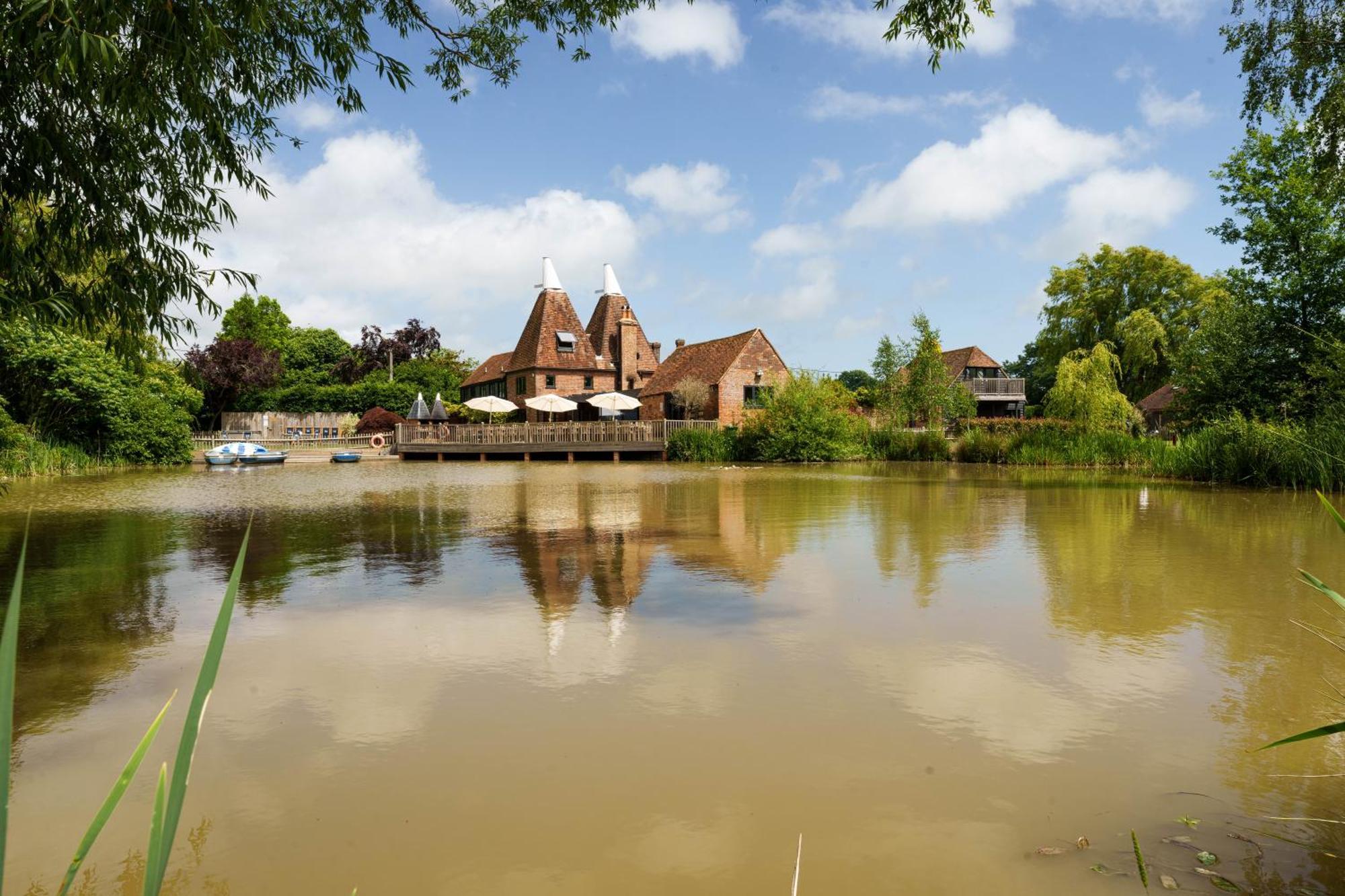 Villa Vineyard Oast Sleeps 25 Wavehorne Exterior foto