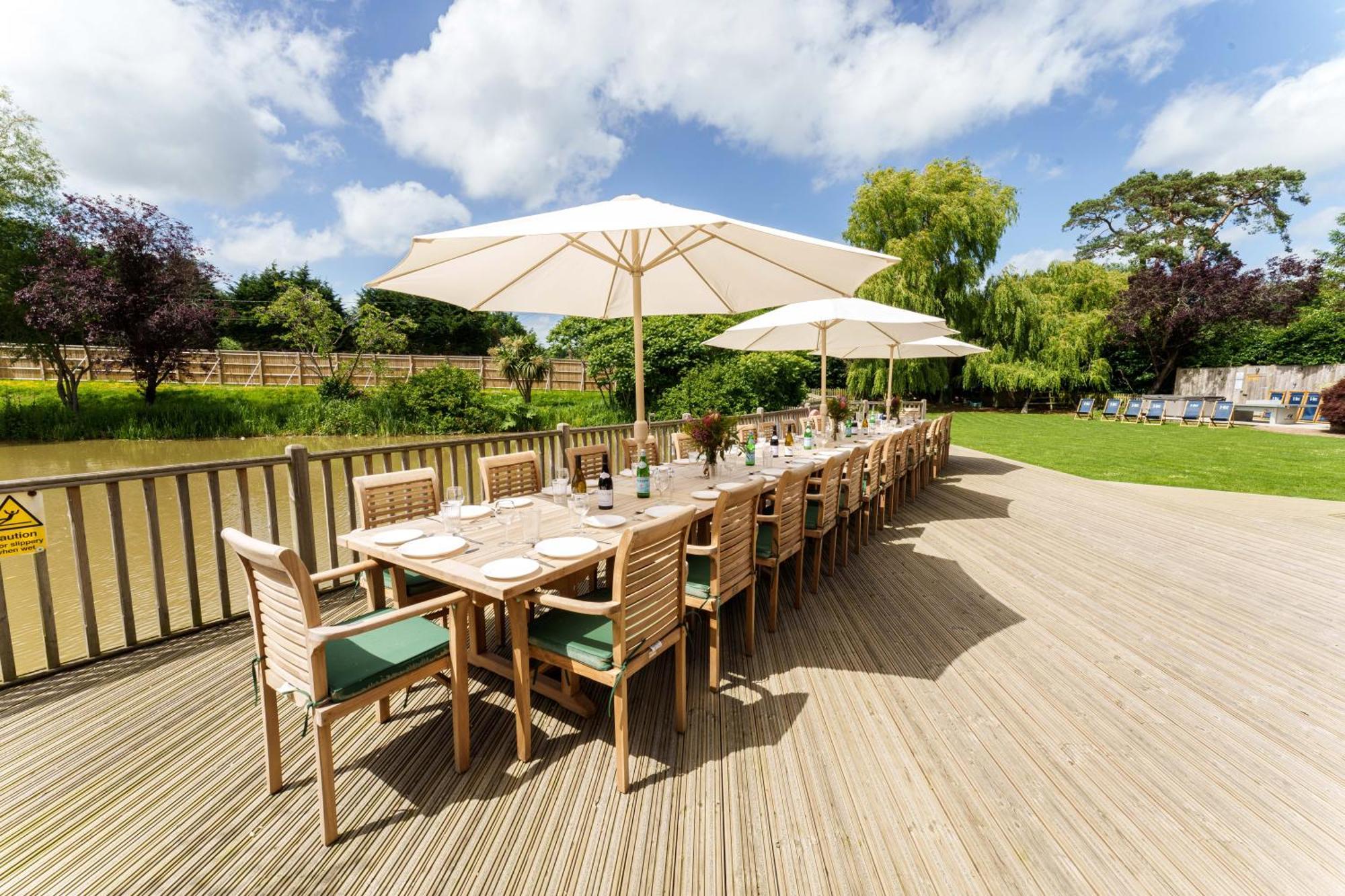 Villa Vineyard Oast Sleeps 25 Wavehorne Exterior foto